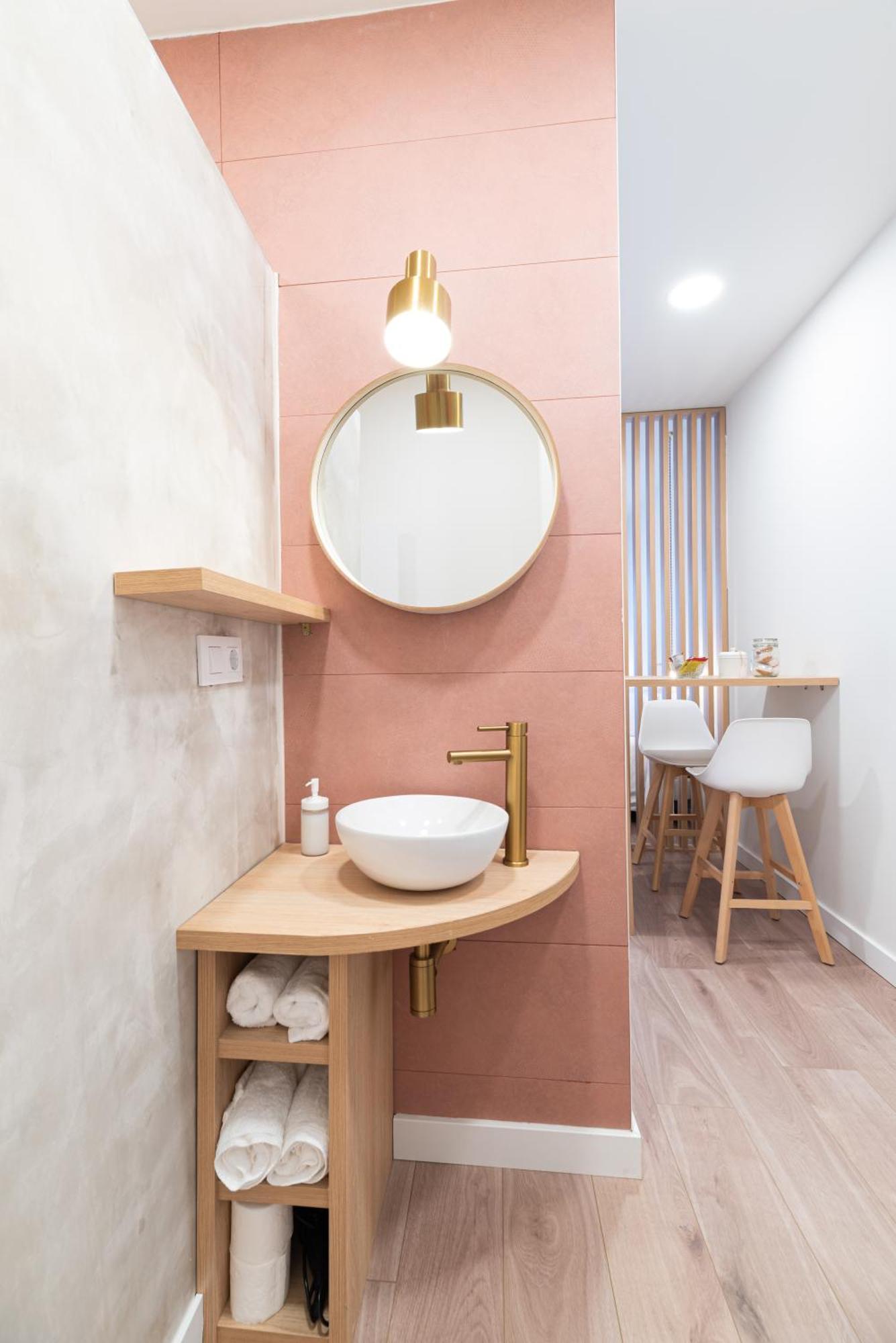 Apartamentos Turisticos Fatima, En El Centro De Vigo Ngoại thất bức ảnh