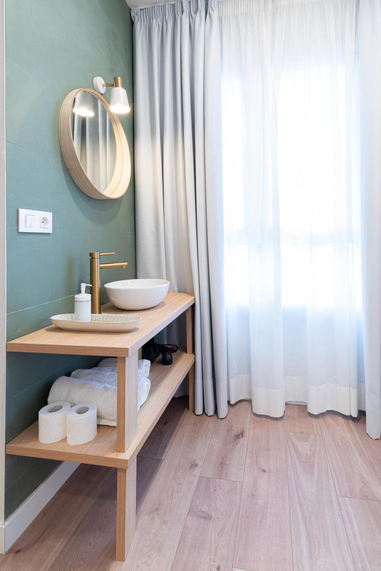 Apartamentos Turisticos Fatima, En El Centro De Vigo Ngoại thất bức ảnh